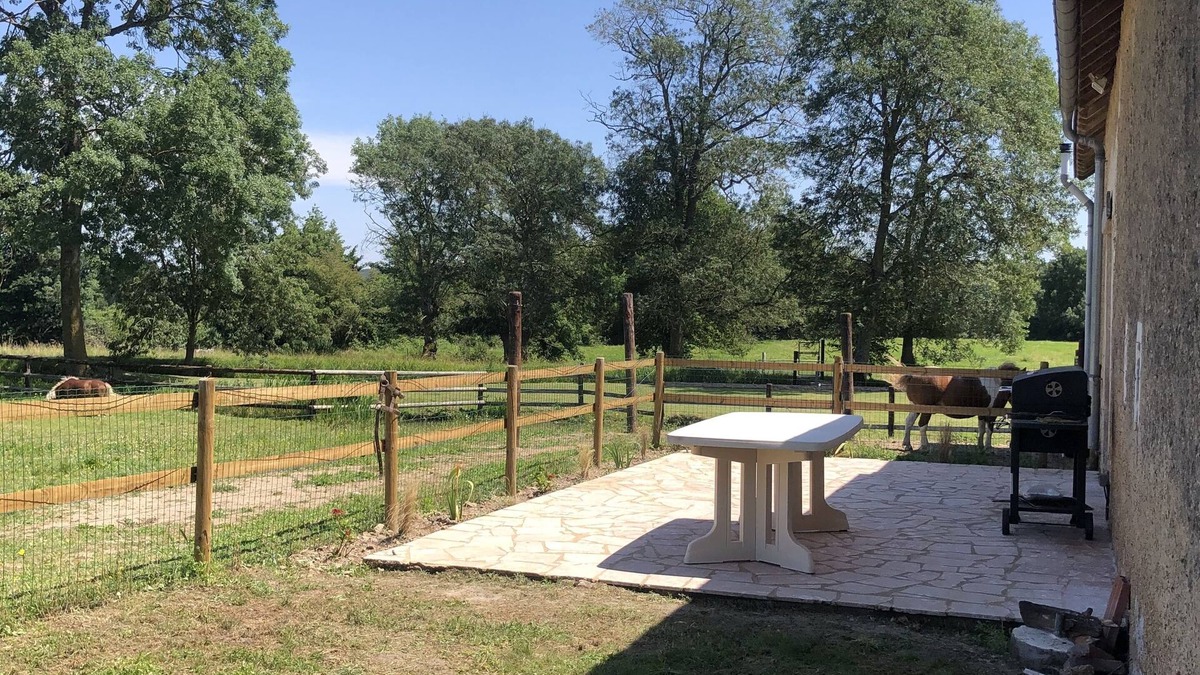 Dissay-sous-Courcillon House | Farm cottage with fireplace on the banks of the river Loir