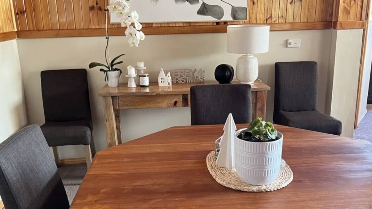 Hillville Cottage | Farm cottage near the coast. Gourmet day outings, beaches, bike trails & hikes.