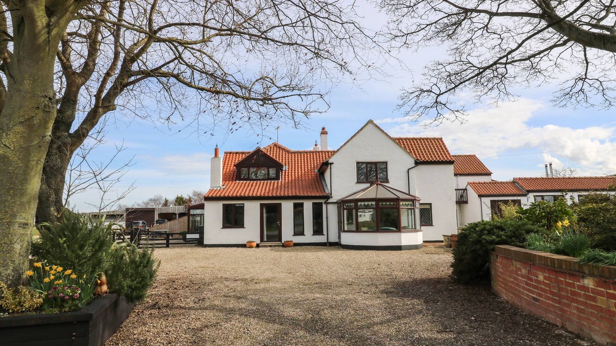 West Heslerton House | FARM COTTAGE, pet friendly, character holiday cottage in Rillington