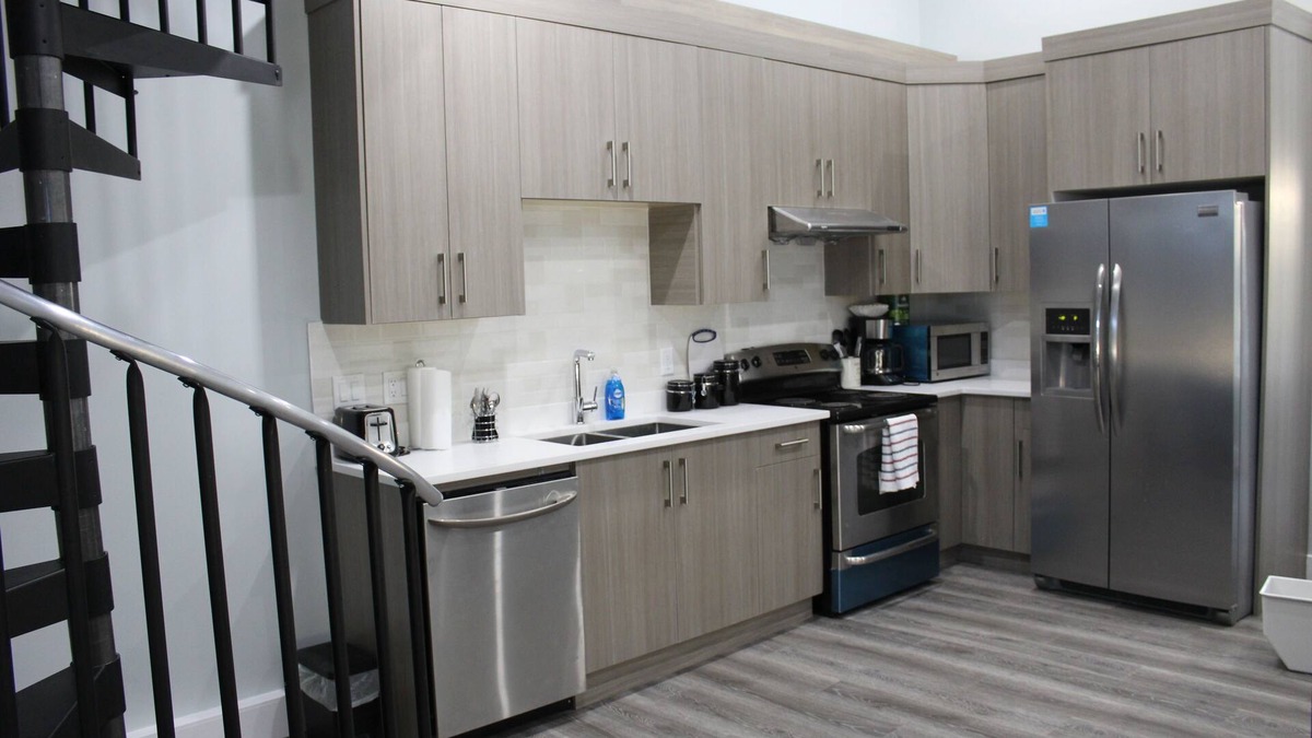 West Abbotsford Other | Farm & Garden Retreat, Spacious Loft in Aldergrove