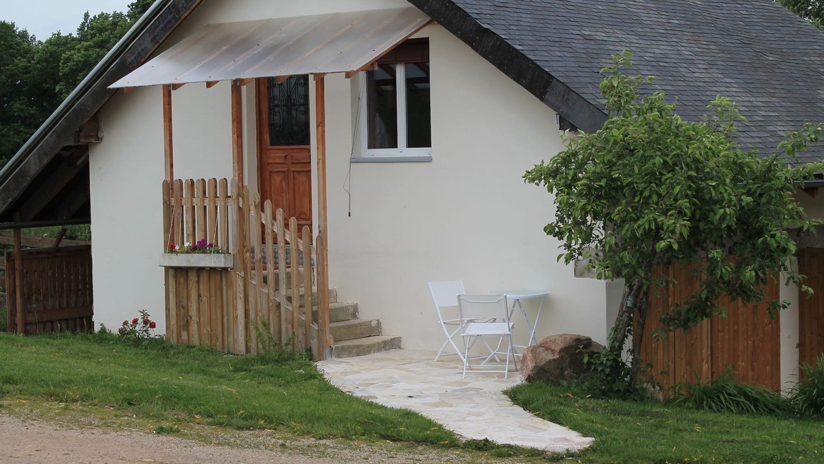 Vallon-en-Sully Apartment | Farm holidays, peace and nature