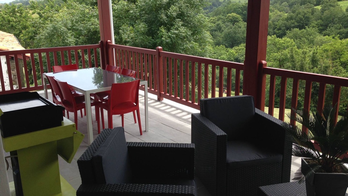 Espelette House | farm house at the foot of the mountains and 1 kilometer from Espelette center