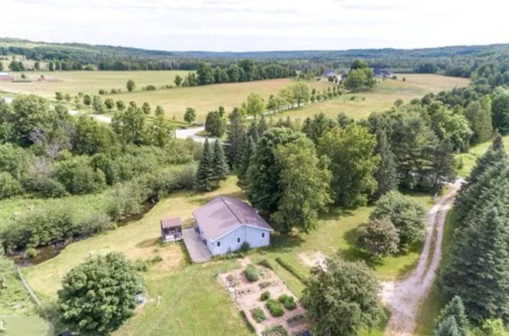Oro-Medonte House | Farm House