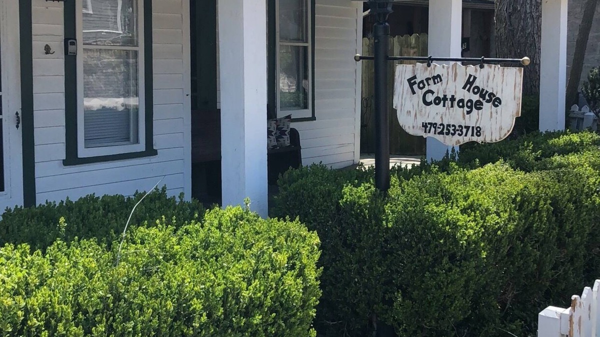 Eureka Springs Historic District House | Farm House Cottage