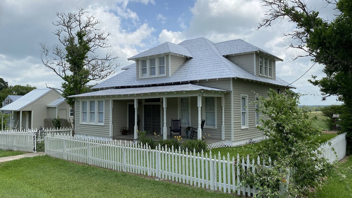 New Ulm House | Farm House Inn - Quiet Country Elegance