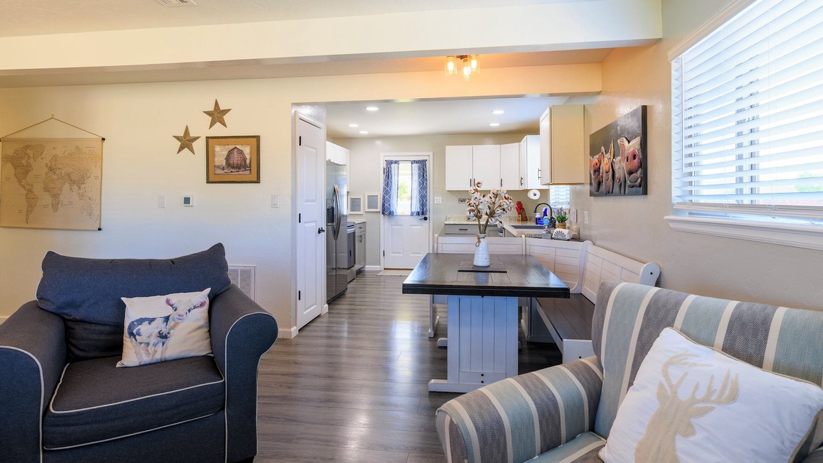 Grand Junction House | Farm house on 4 acres in the City