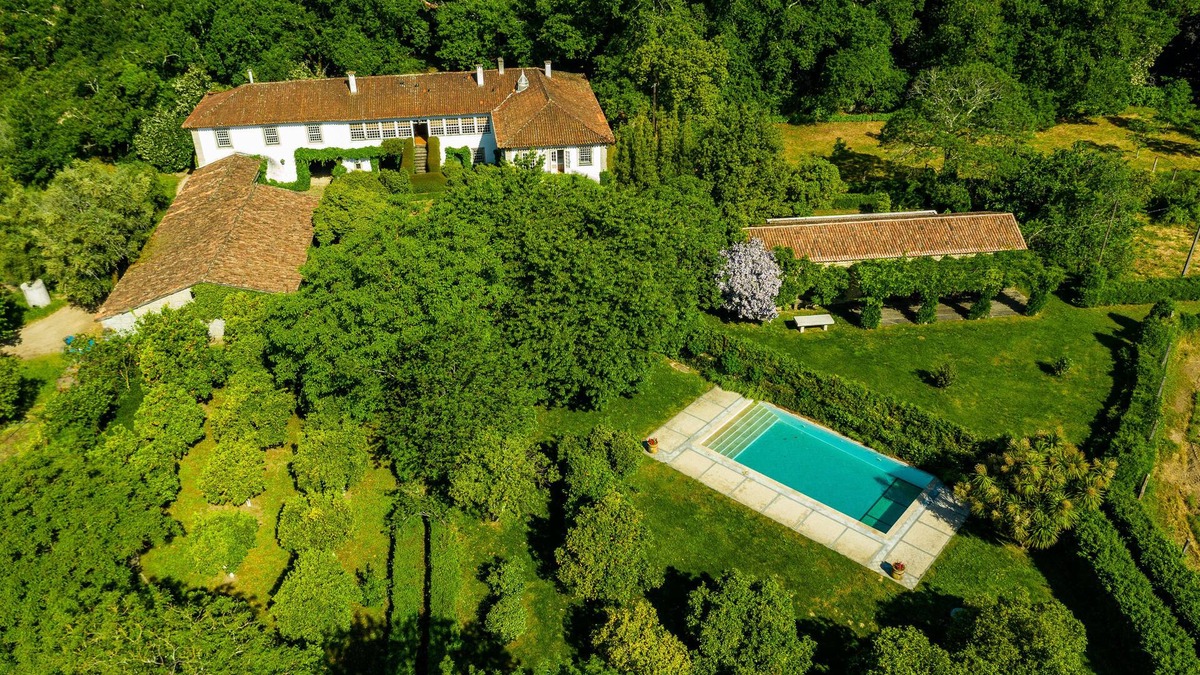 Guimaraes Other | Farm house with private swimming pool and gardens