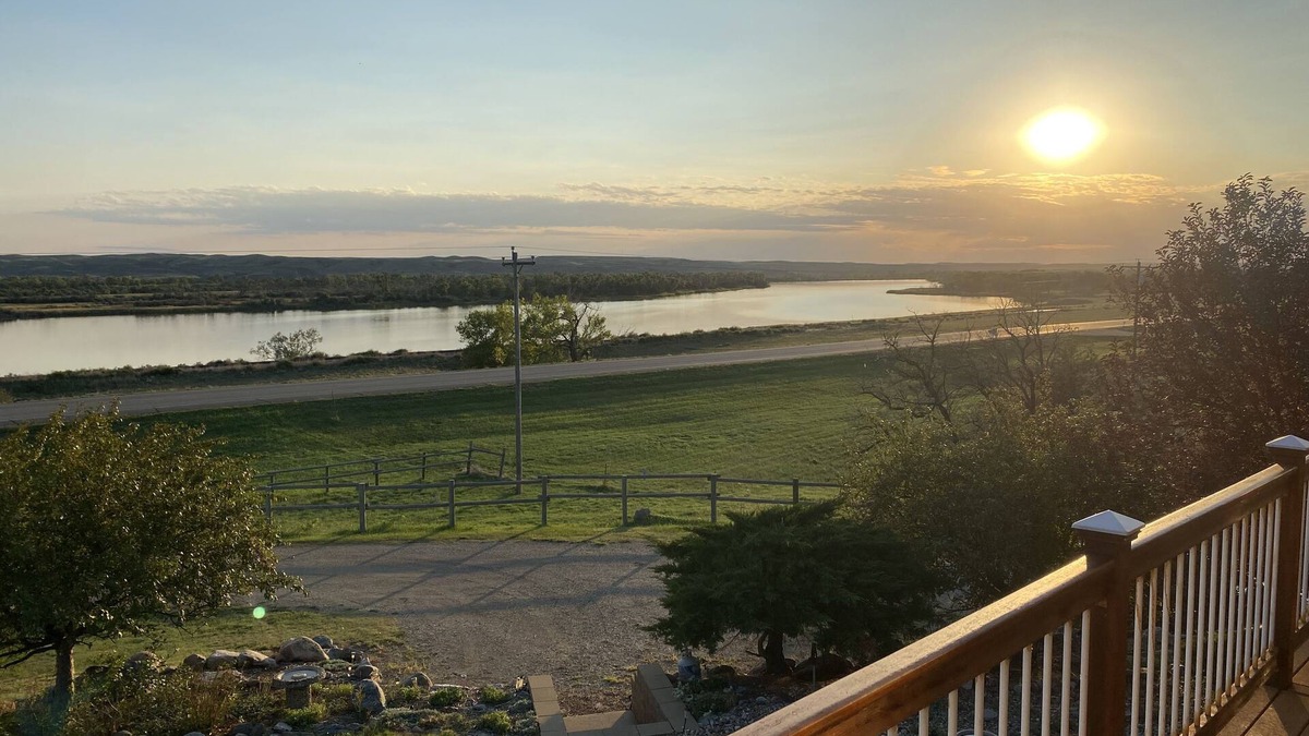 Pierre House | Farm Island Missouri River Views