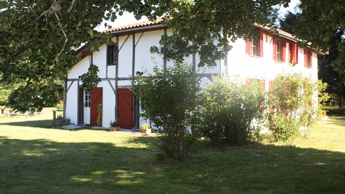 Lue House | Farm of the 19th, fully restored, very quiet, 10 people. Swimming pool.
