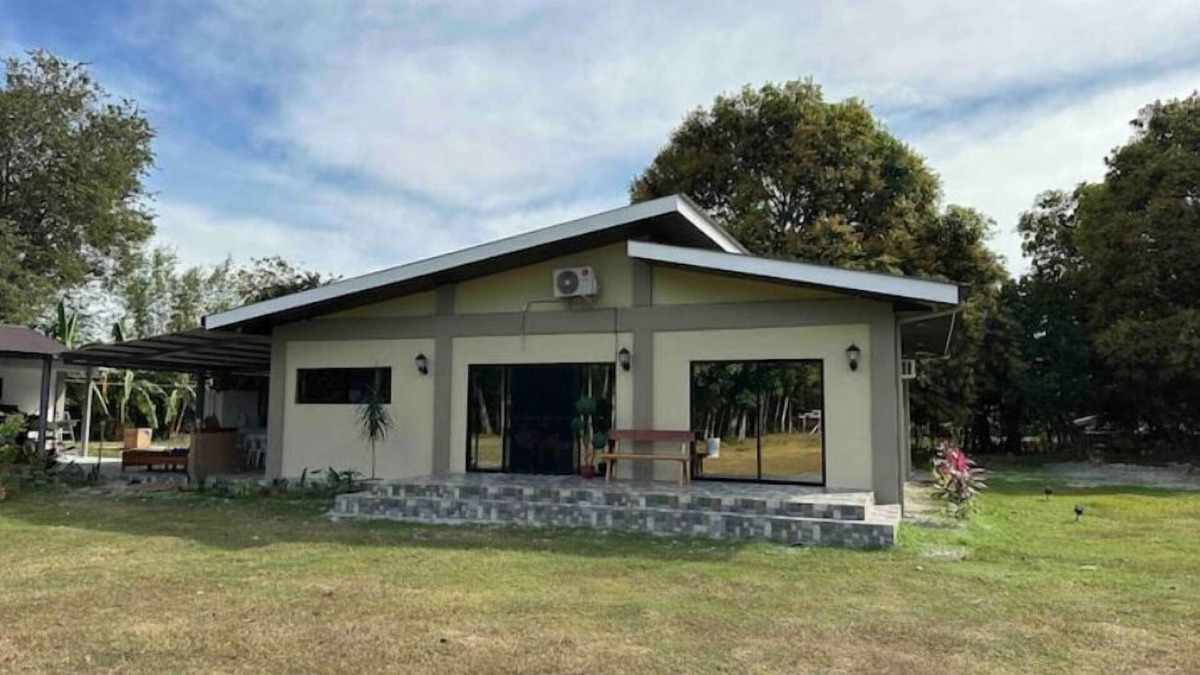 Botolan Other | Farm Stay Along River. 15 mins away from the Beach with Fiber Optic, Netflix