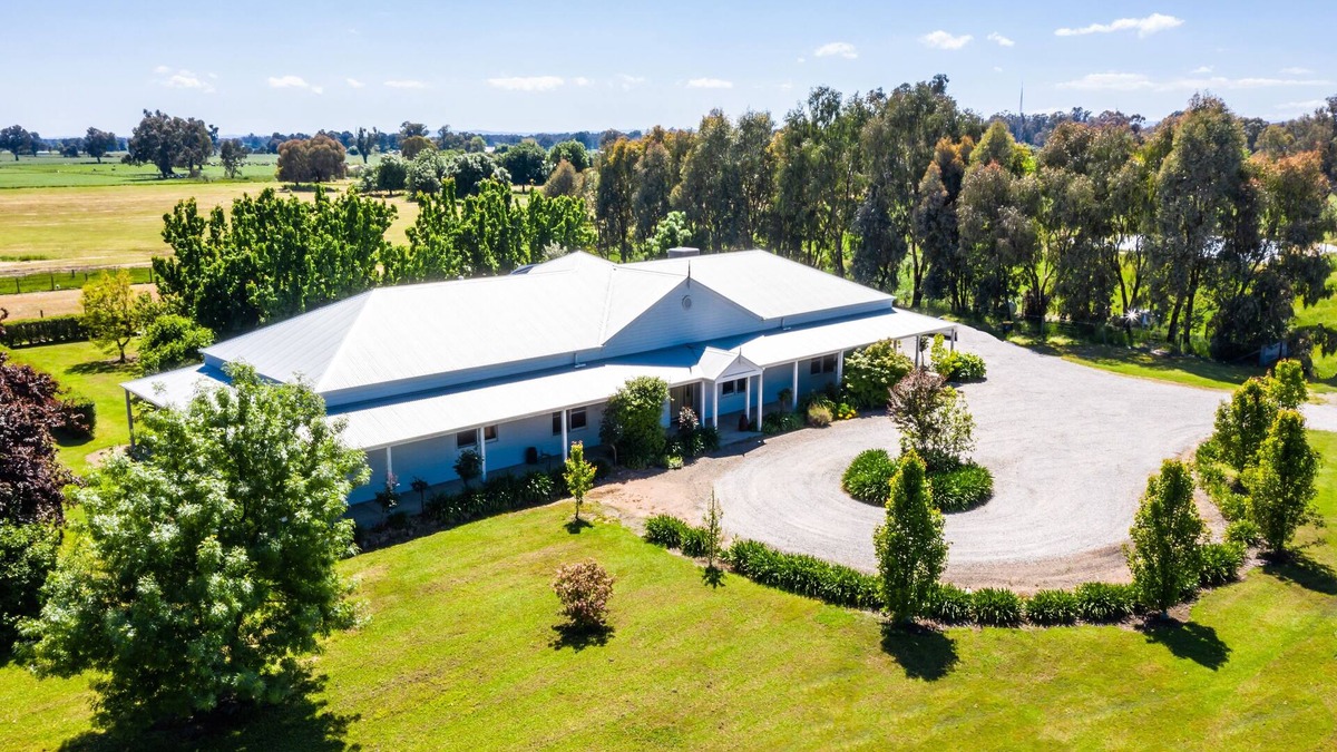 Moyhu House | Farm Stay at the Gateway to the King Valley Wine District