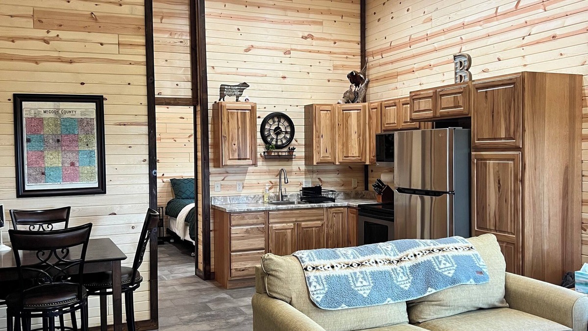 Winfred House | Farm Stay Close to I-90 and Sioux Falls. Hunting dogs allowed for extra fee