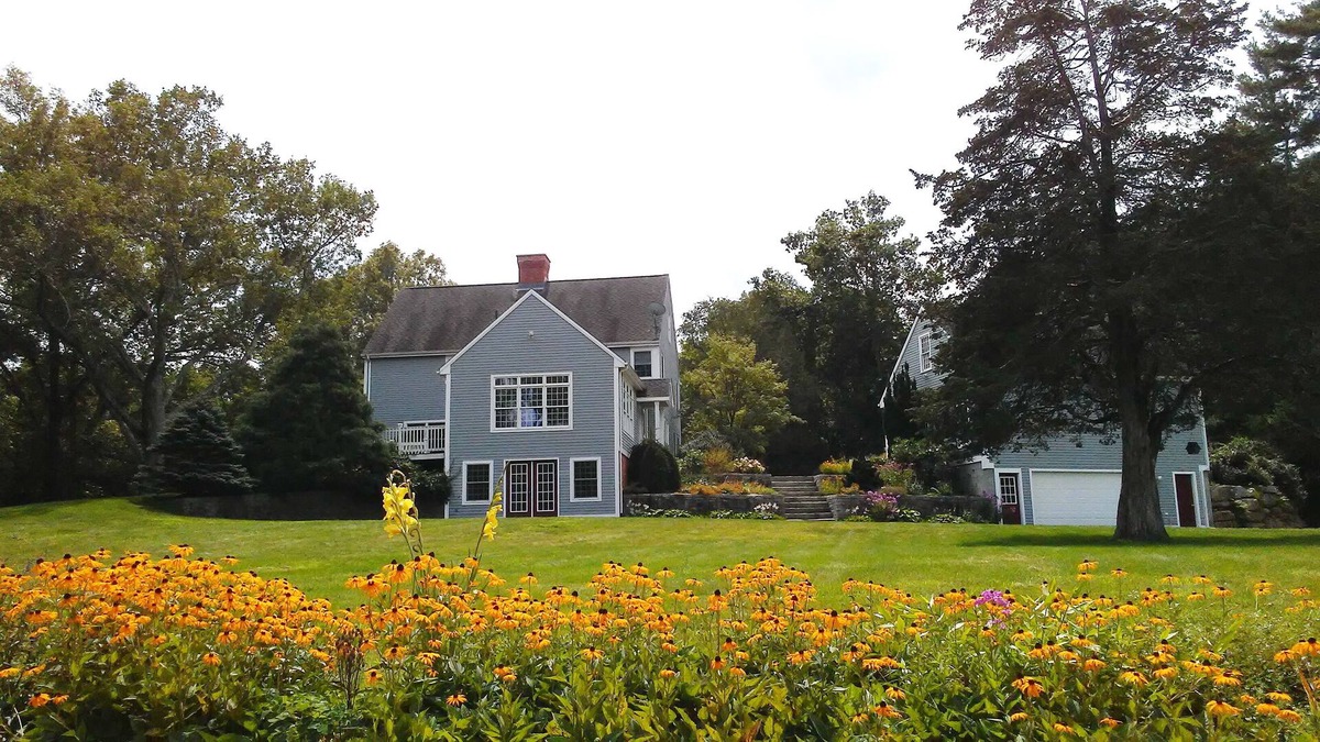 Lebanon House | Farm stay for rural living and animal lovers