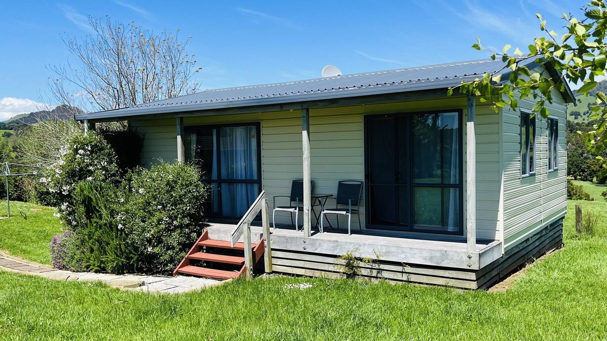Wheki Valley Cottage | Farm stay - Great Retreat with Panoramic Views