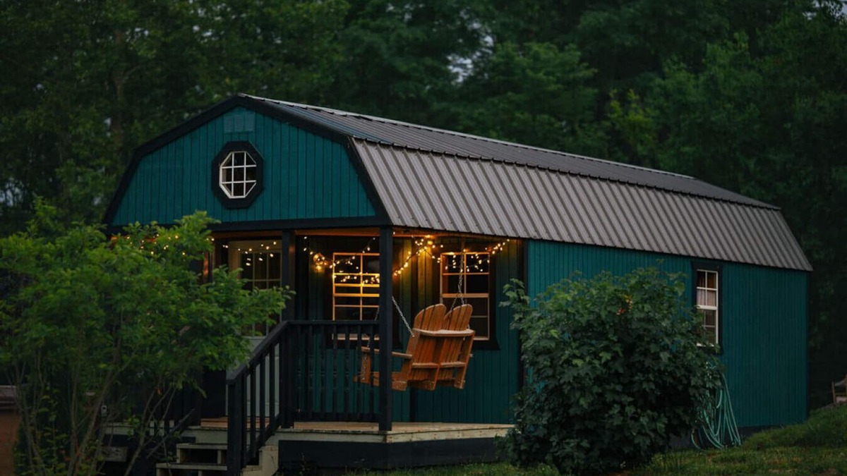 West Newton Cabin | Farm stay. Hot tub. Pond Nature views near dwntwn