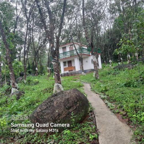 Irinjalakuda Villa | Farm stay in a coffee plantation near Athirappally