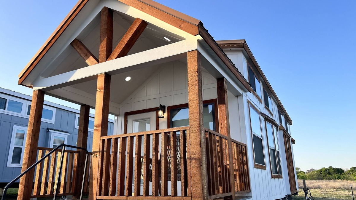 Hutto Cottage | Farm Stay in a Tiny House on the Farm . Entire space