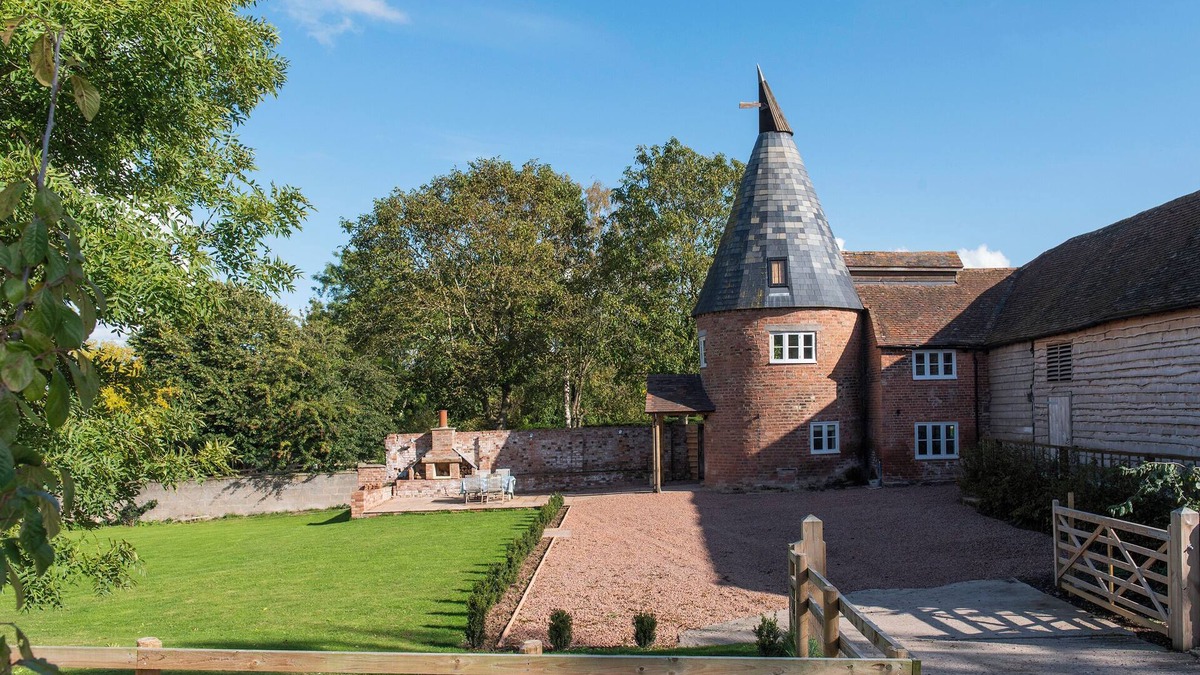 Leominster Cottage | Farm stay in former Hop Kiln surrounded by cider apple orchards near Leominster