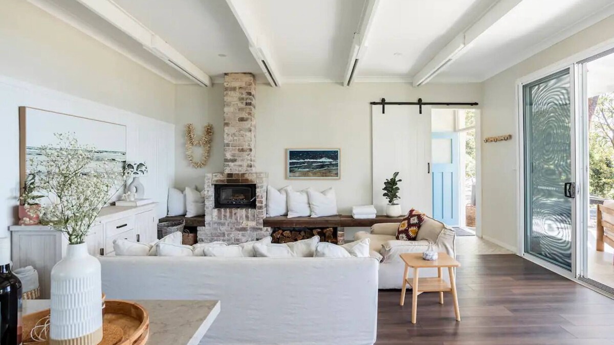 Saddleback Mountain Cottage | Farm Stay Kiama | 3 Bed Retreat | Fireplace & Bath
