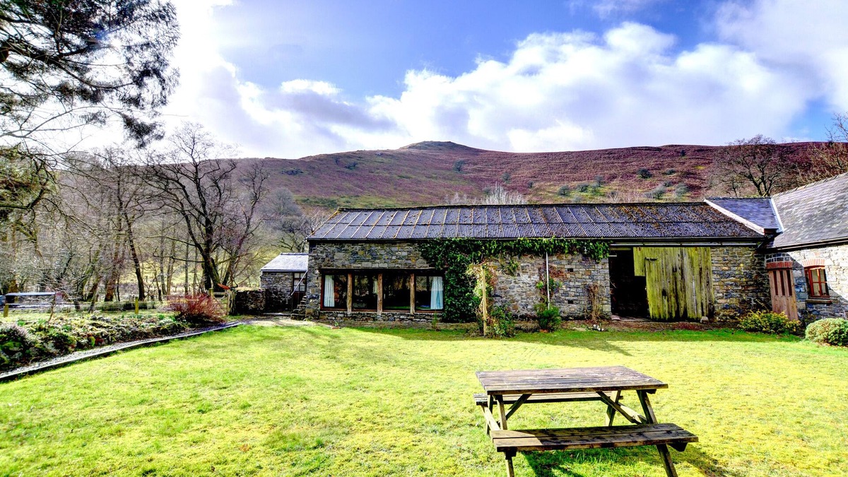 Builth Wells House | Farm Studio - One Bedroom House, Sleeps 2