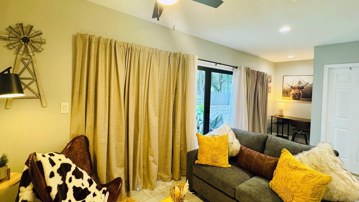 Helotes Apartment | Farm studio