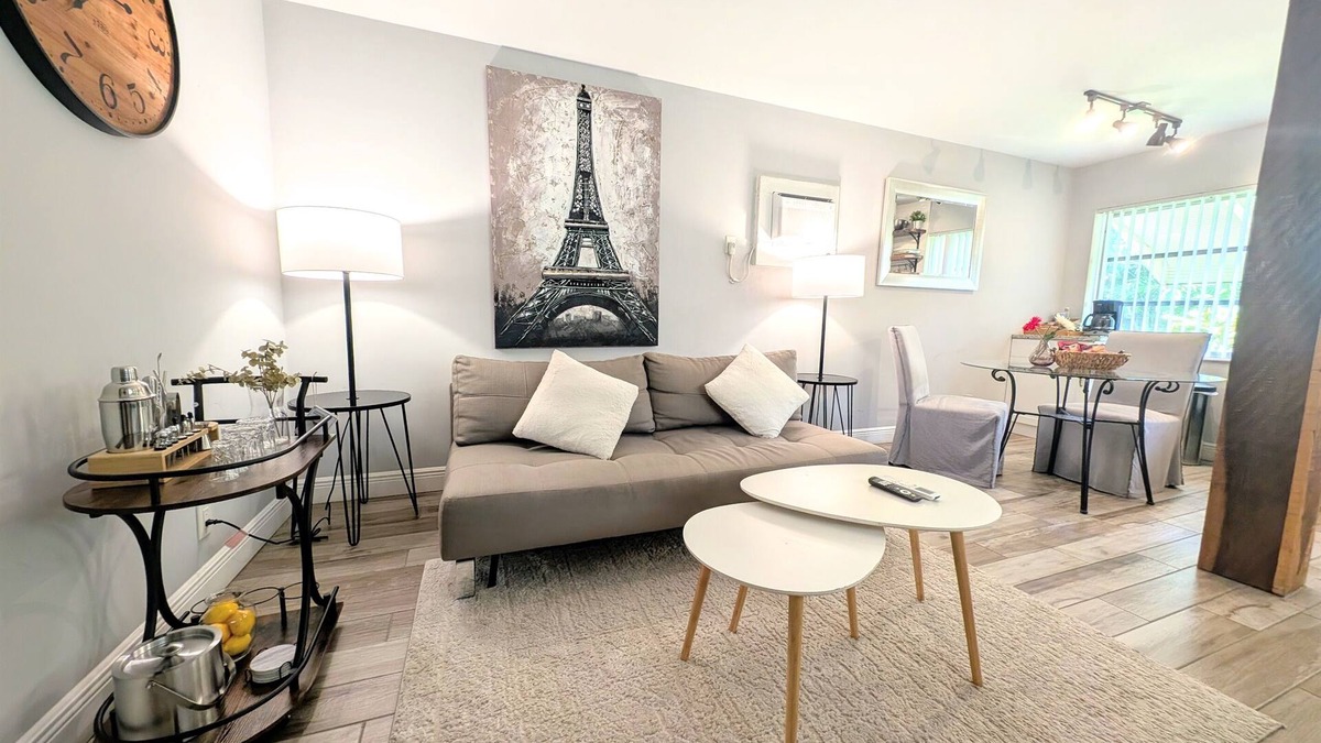 Lake Worth Apartment | FARM STYLE, SNACKS/GRILL, 5 MIN TO BEACH!