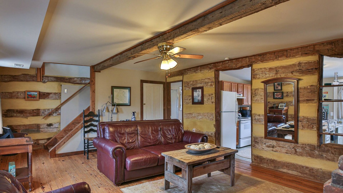 Lovettsville House | Farm View Cottage With Pond