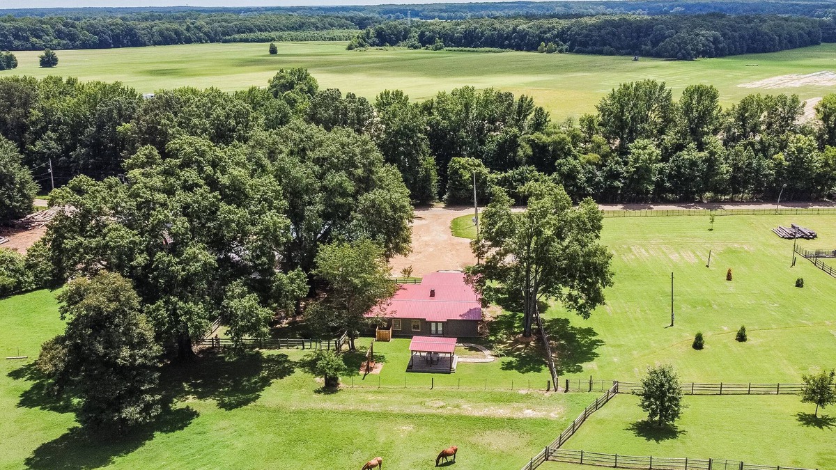 Lakeland Other | FarmCharm getaway outside Memphis - Nearby winery