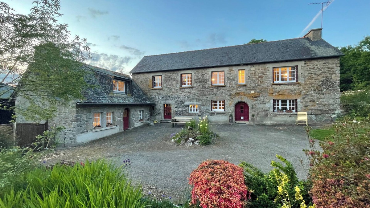Saint-Nicolas-du-Pelem Other | Farmhouse and Cottage, Sleeps 9, Swimming Pool, WI-FI, ideal for family