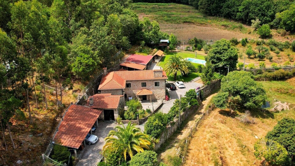 Vila Nova de Cerveira Other | Farmhouse with pool and fireplace 20m from Spain!