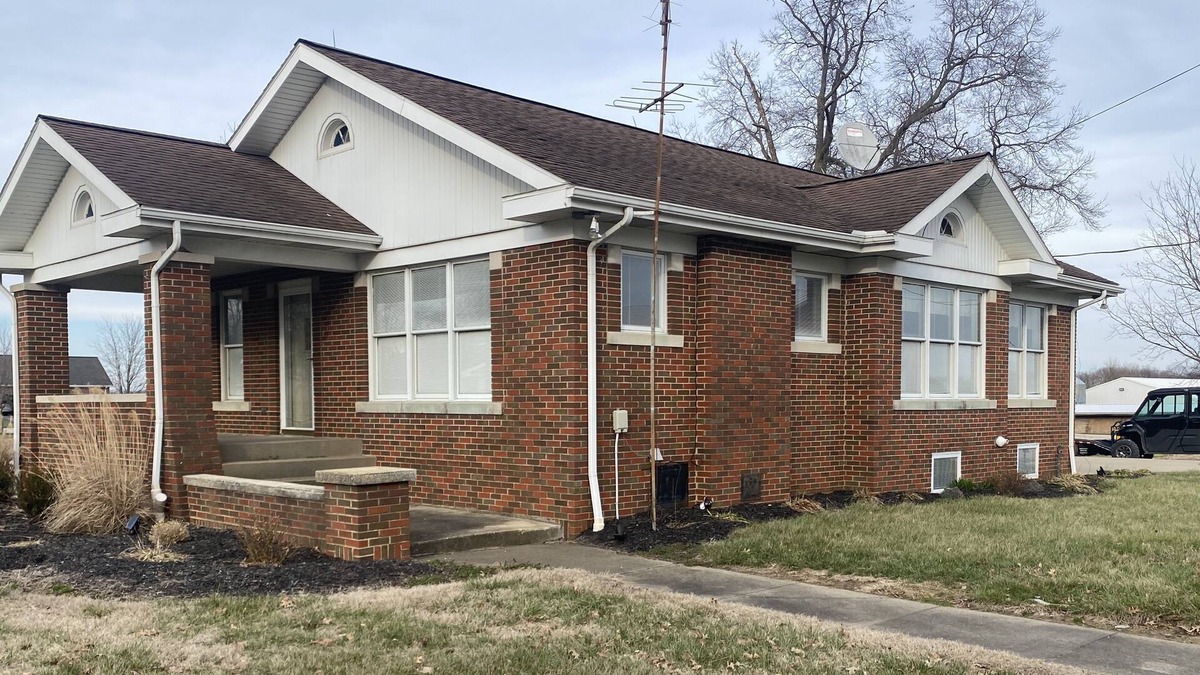 Wadesville House | Farmhouse 7 min from New Harmony 12 min from USI