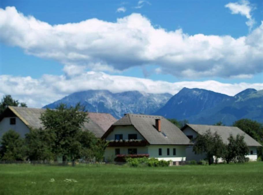 Mavcice Apartment | Farmhouse Apartment Happy Cow