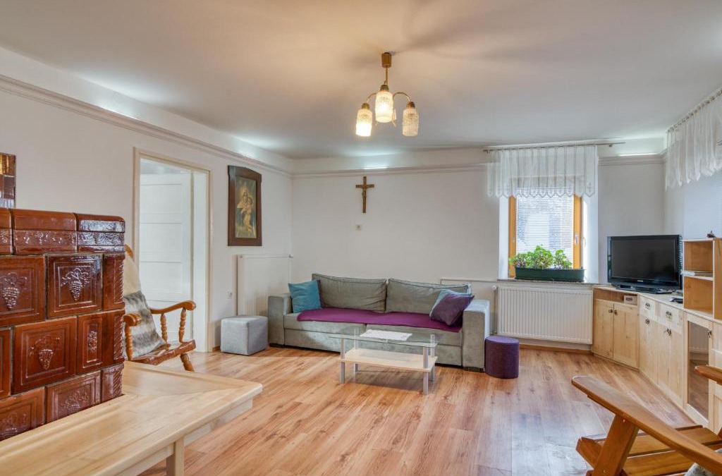 Vransko House | Farmhouse Blackberry Pool & Wellness- Happy Rentals