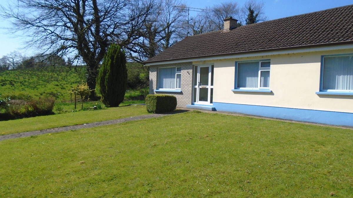 Enniskillen House | Farmhouse Bungalow on Working Farm