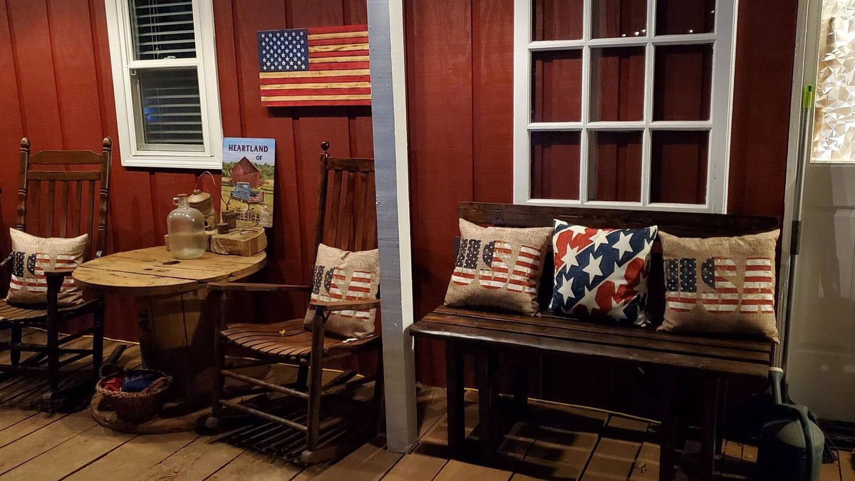 Connellys Springs Cabin | Farmhouse Cabin In The Country