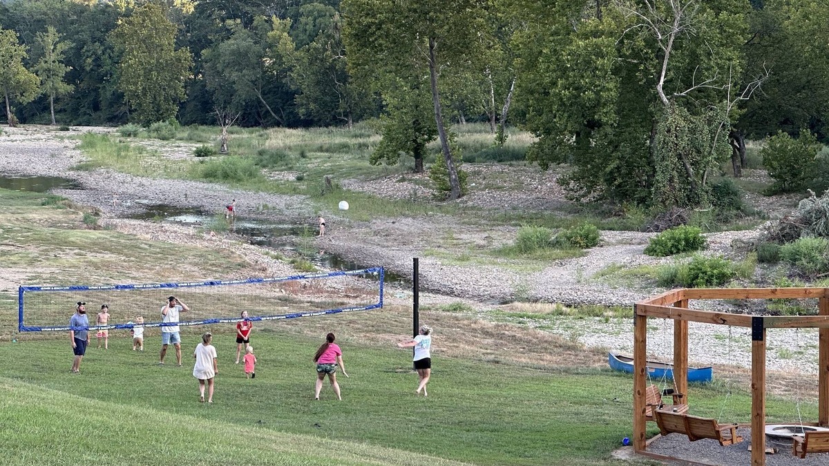 Glenwood House | Farmhouse: Caddo River Cabin with a Slide, & Fire pit+Swings+Hammocks+Volleyball