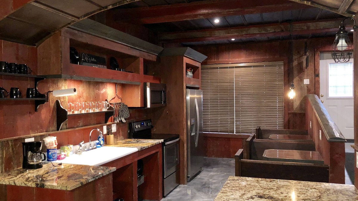 Hannibal Apartment | Farmhouse Condo 1 BR 1 BA Sleeps 5