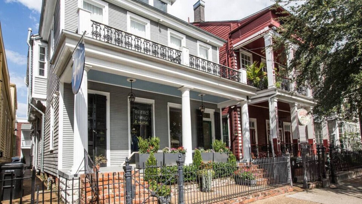 Faubourg Lafayette House | Farmhouse Cottage | Centrally Located + Streetcars