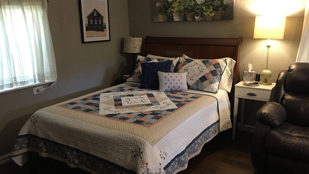 Lufkin Cottage | Farmhouse Cottage in the Country