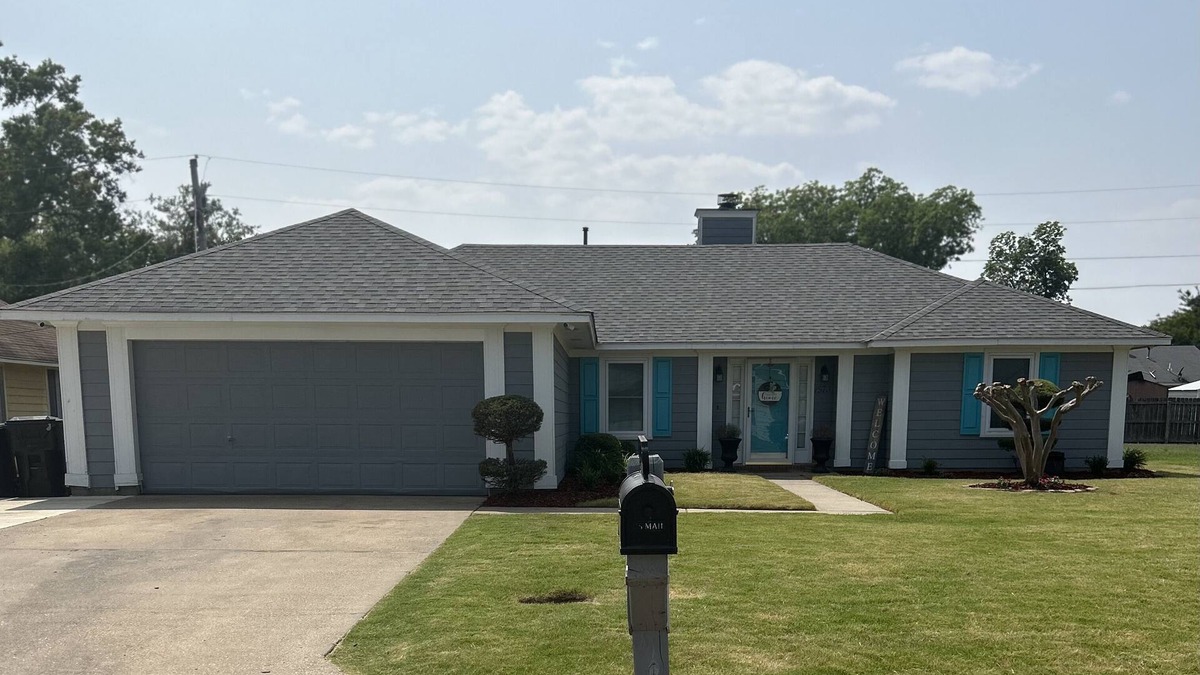 Greenville House | Farmhouse Decorated Southern Style home, Centrally located in quiet neighborhood