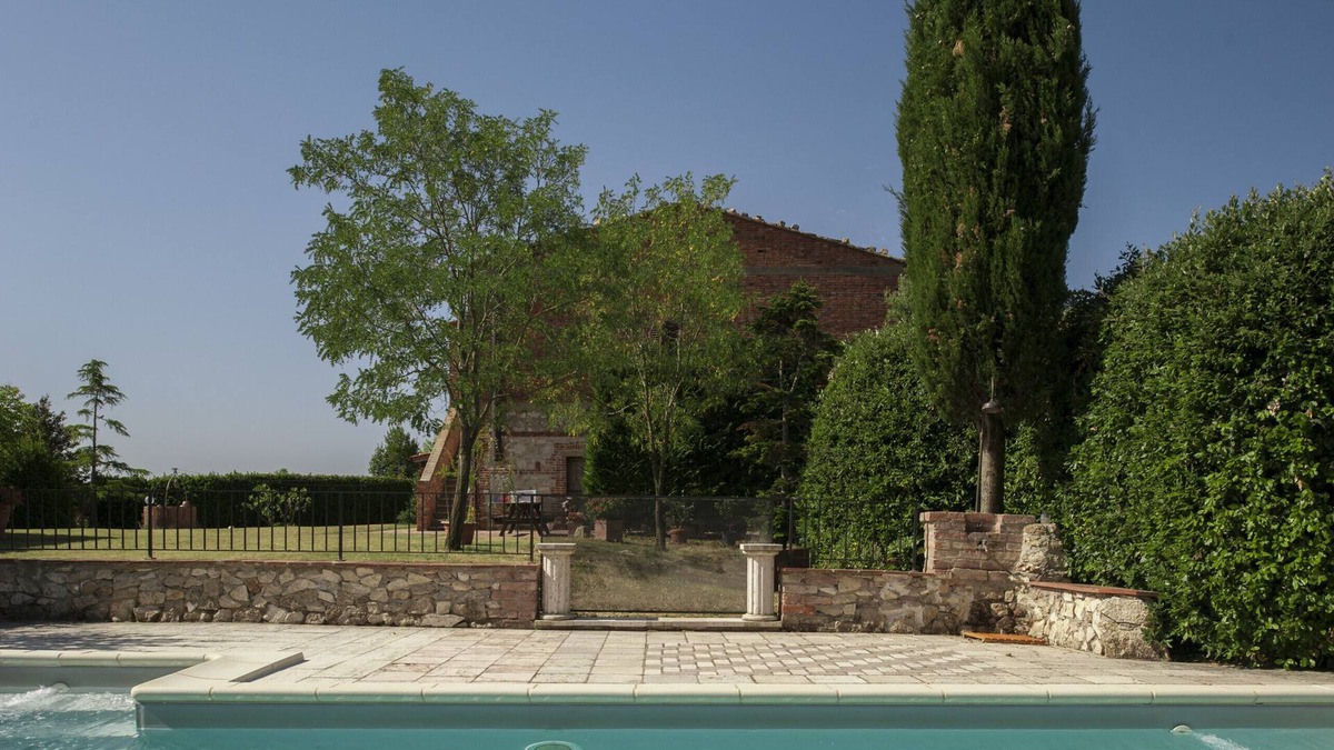 Bollano Apartment | Farmhouse for 8 people with swimming pool in Asciano and near Siena