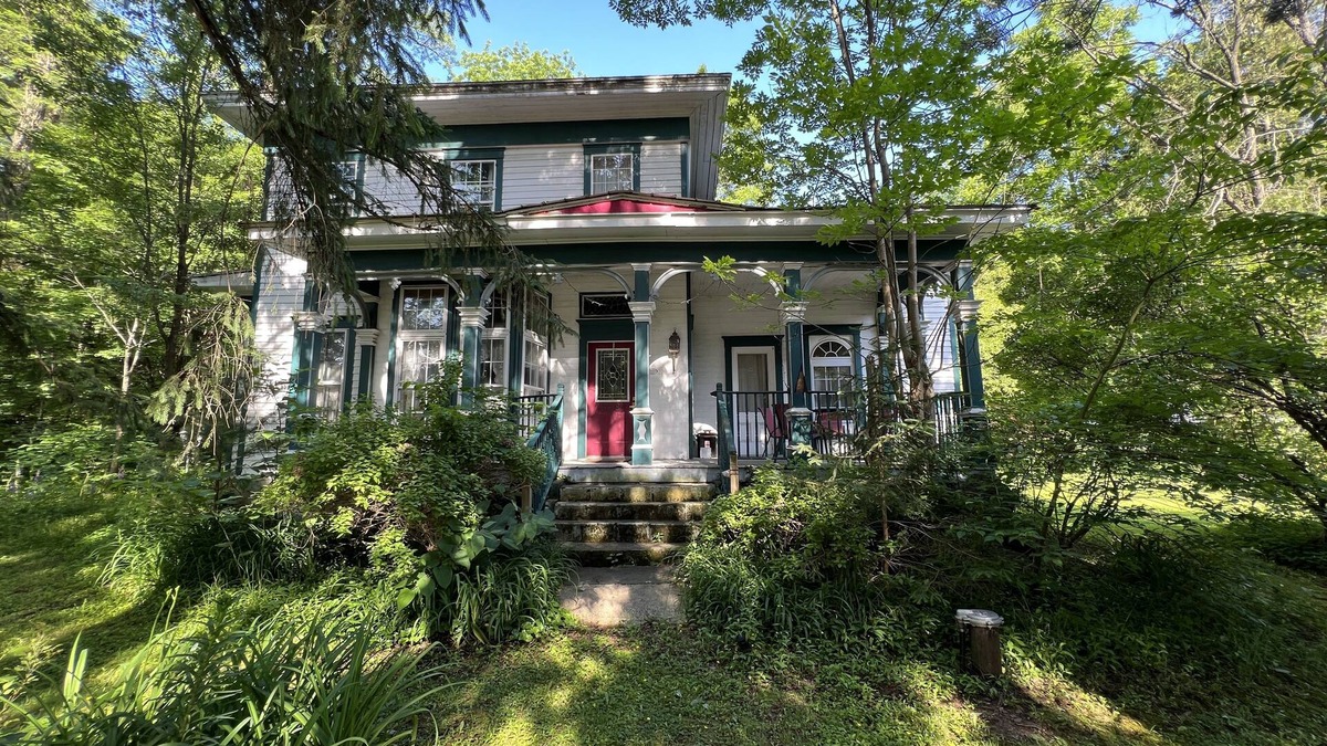 Richford House | Farmhouse, Gateway to the Finger Lakes