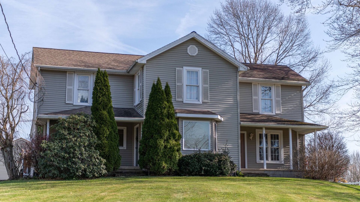 Fowler House | Farmhouse, hot tub, sleeps 12
