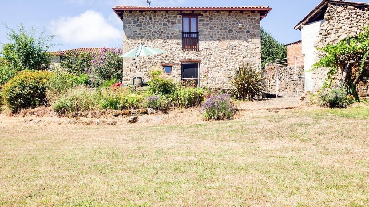 Panton Other | Farmhouse in Castrotañe with Terrace