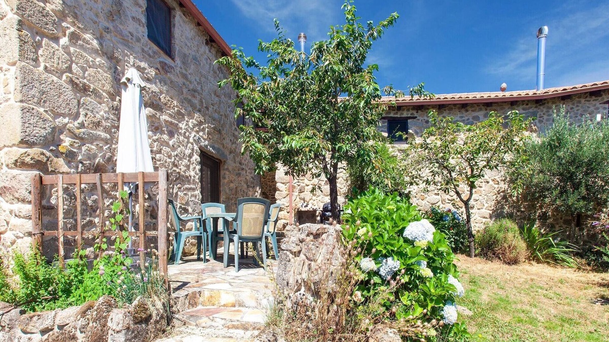 Panton Other | Farmhouse in Castrotañe near Sil Cañon