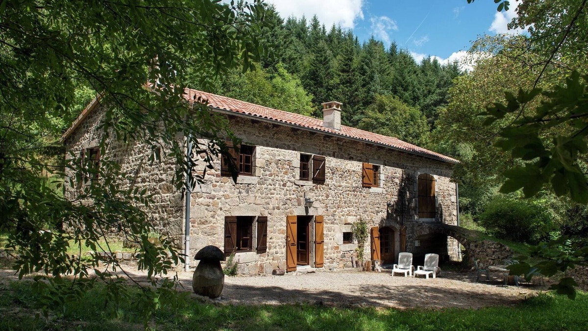 Saint-Pierre-sur-Doux Villa | Farmhouse in Ardèche near Michelin Dining