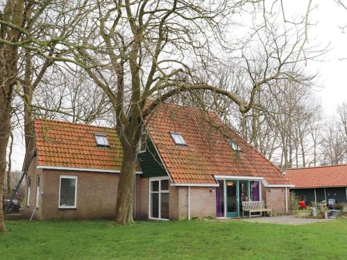 De Wilgen House | Farmhouse in Friesland near Frisian Waters