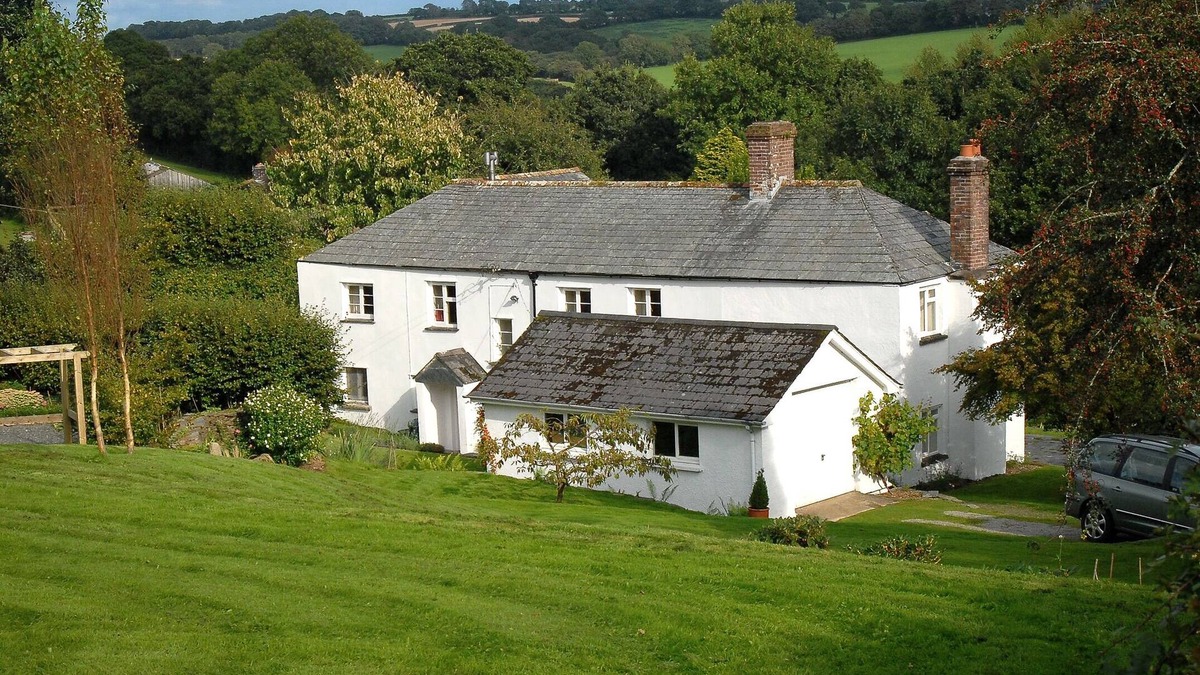 Sydenham Damerel House | Farmhouse in peaceful rural Devon (with heated outdoor pool May-Oct)