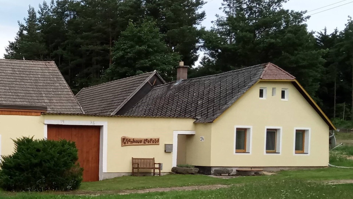 Amaliendorf-Aalfang House | Farmhouse in the forest district near the forest