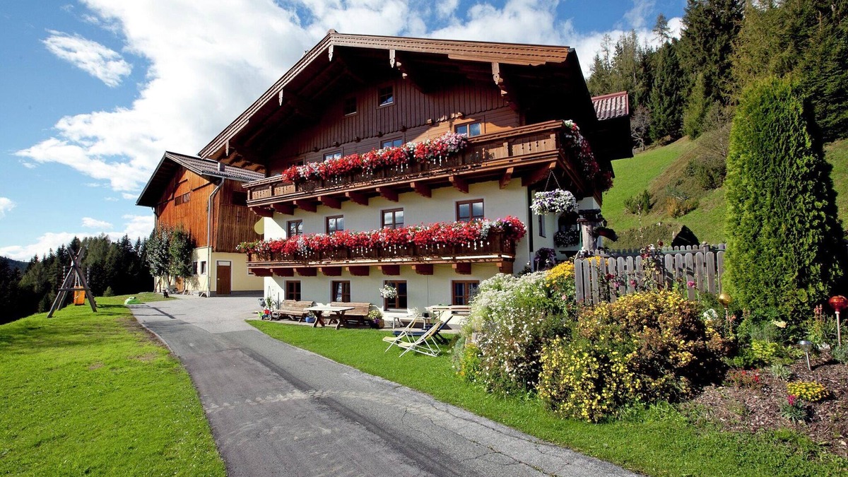 Wagrain Apartment | Farmhouse in Wagrain near Ski Slopes